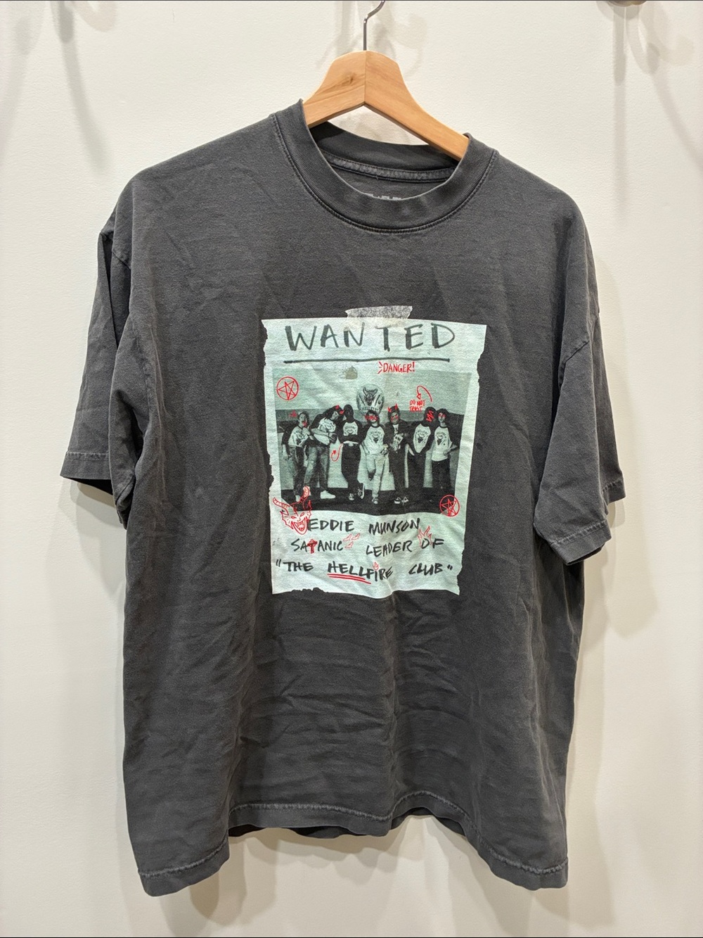 STRANGER THINGS Vintage-Style Grey Graphic Tee - Wanted Eddie Munson Print